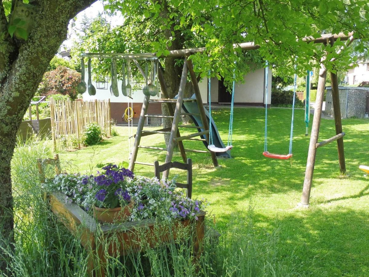Apartment With Terrace And Pool In The Garden Pracht Kültér fotó