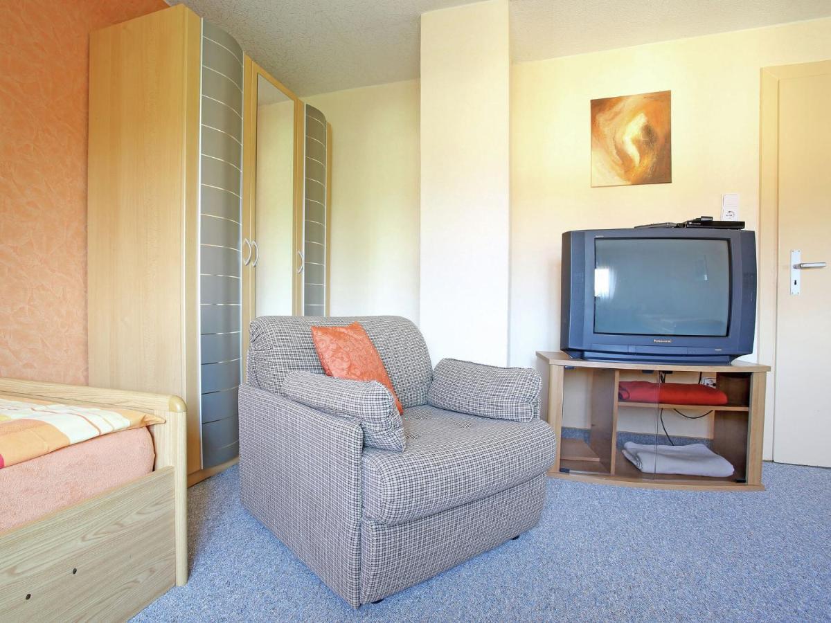 Apartment With Terrace And Pool In The Garden Pracht Kültér fotó